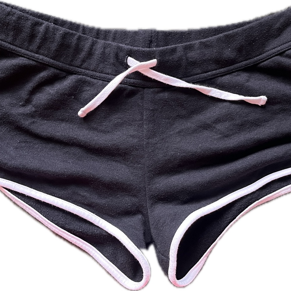 H&M BLACK BOOTY SHORTS